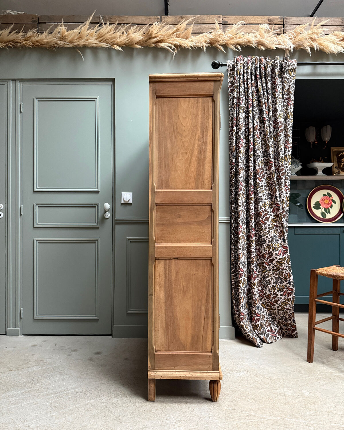 Old library with grilles (renovated)