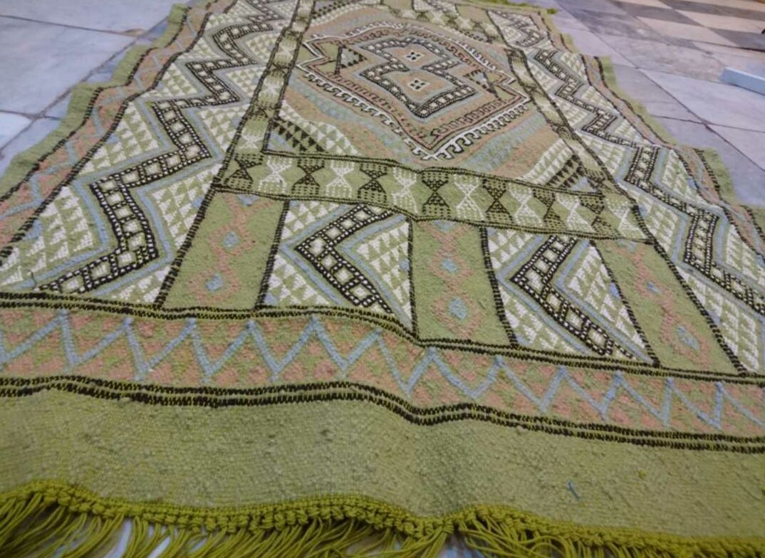 Green berber carpet in pure wool 195x100cm