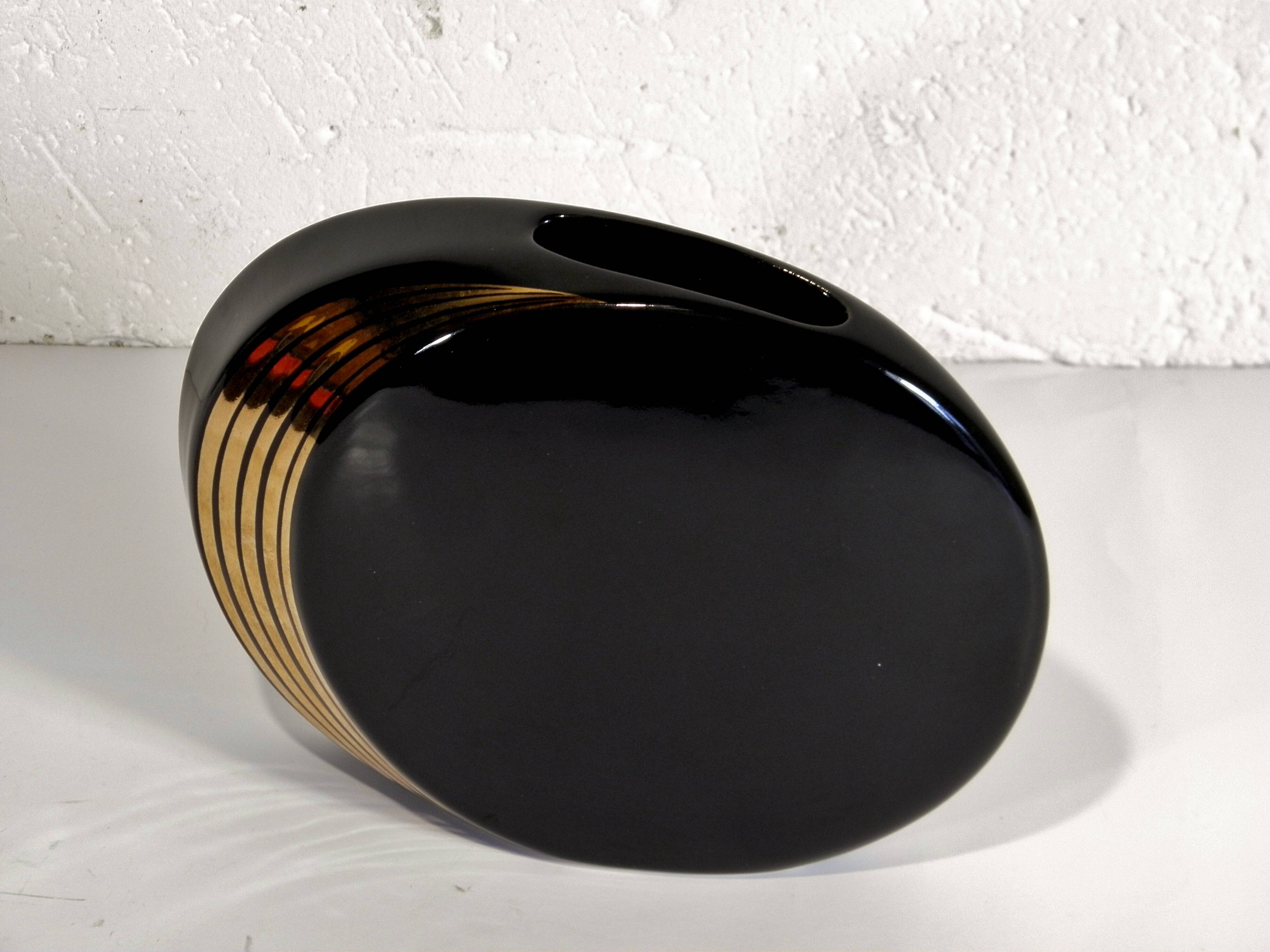 Black and gold ceramic vase - japanese design