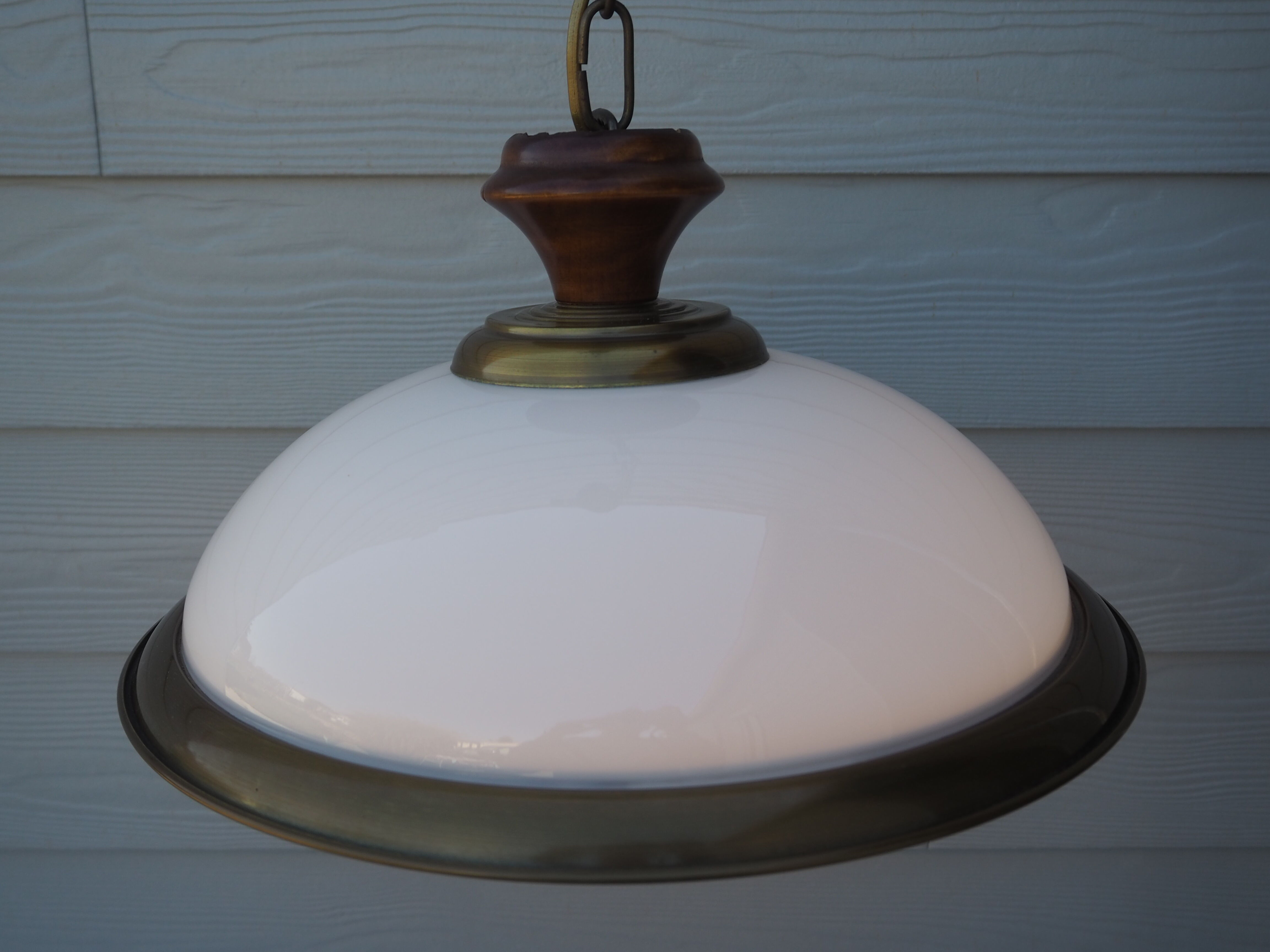 Suspension in white opaline, its edge in aged brass