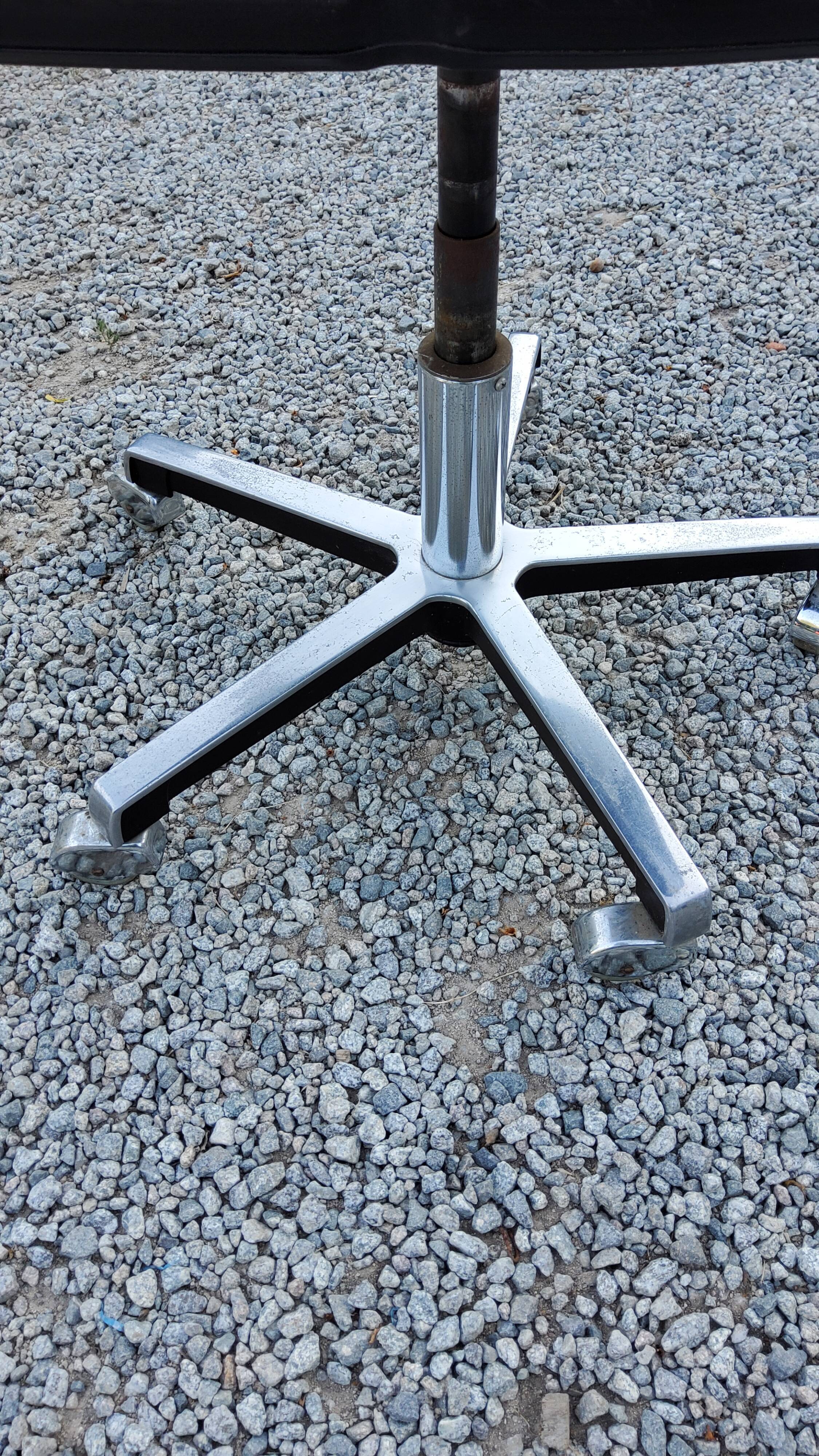 70s swivel office chair and adjustable height