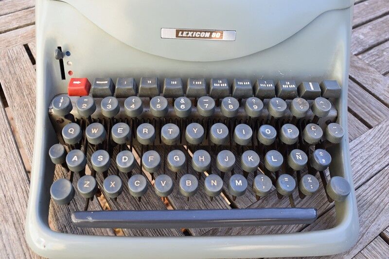 Hispano olivetti typewriter