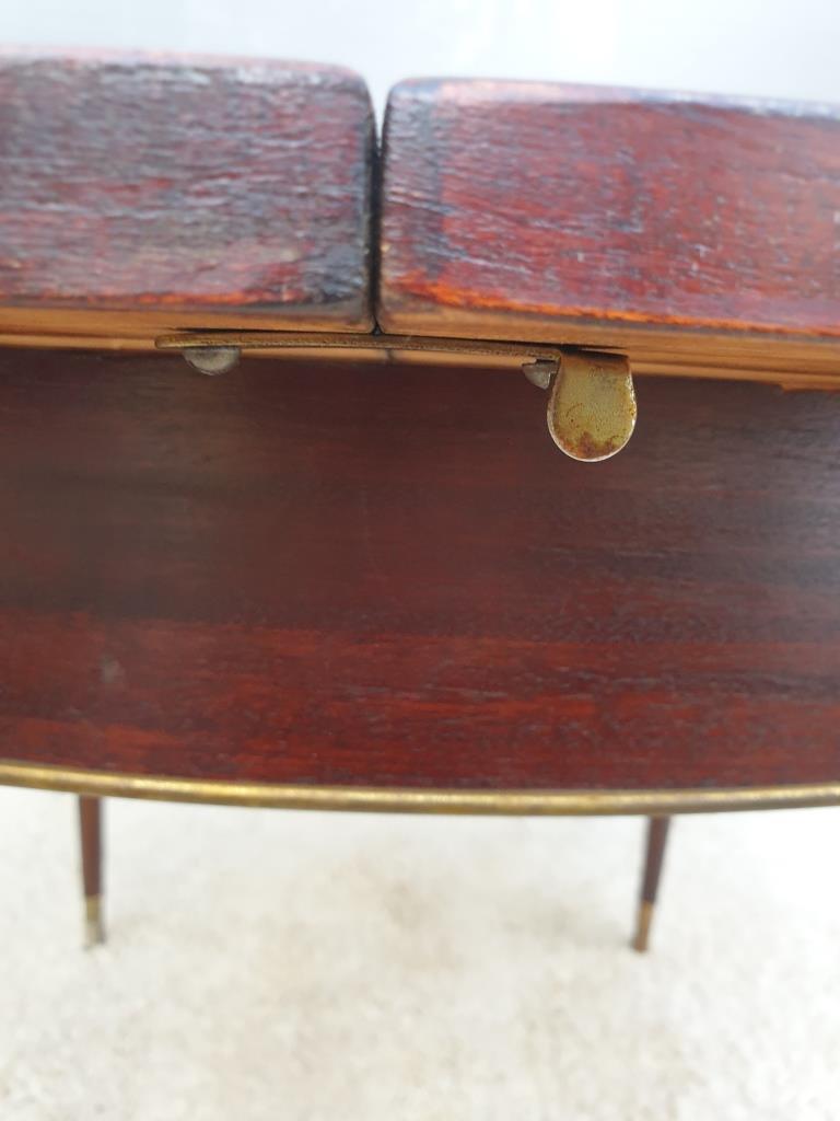 Extendable table mahogany lacquered 1960 butterfly extensions