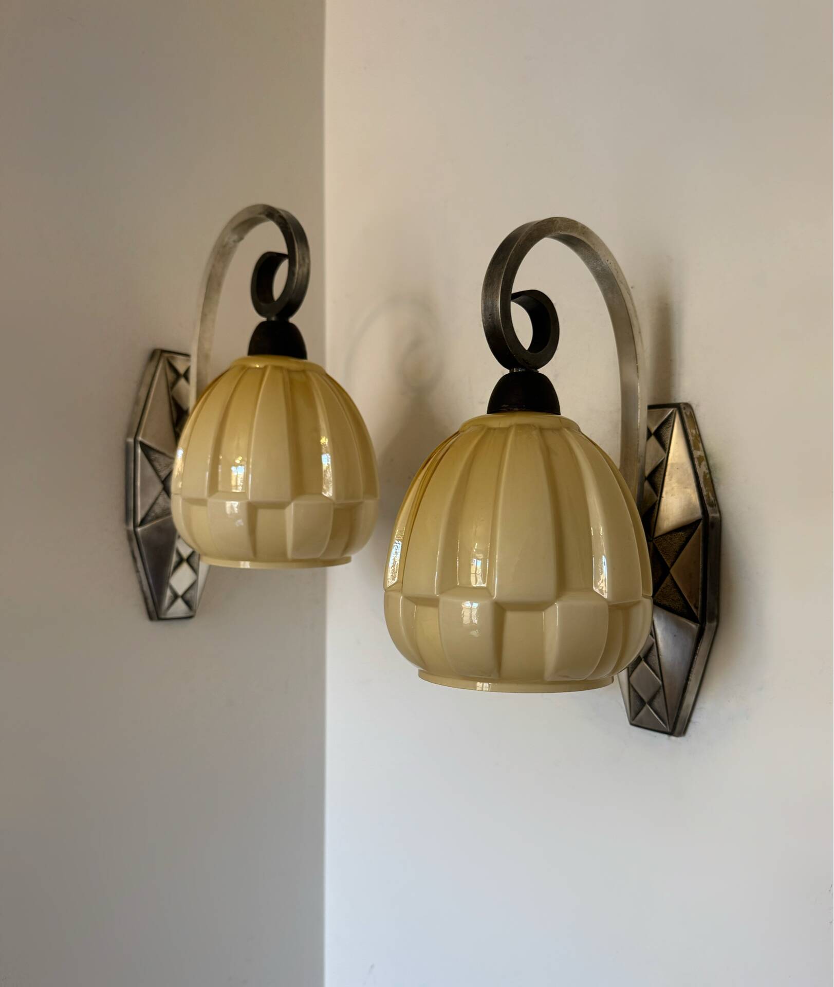 Appliques Art Déco bronze argenté Peuch & Besse
