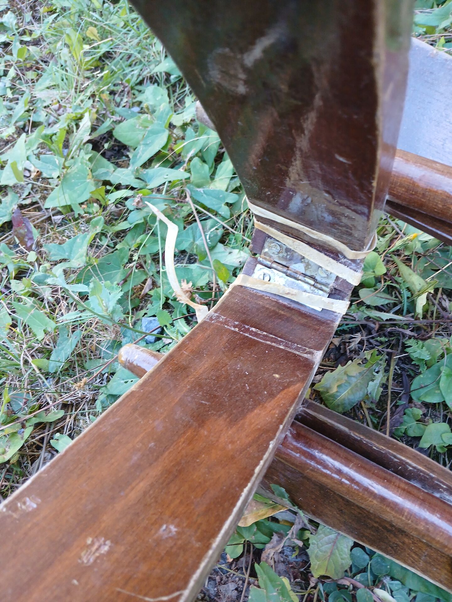 Tabouret égyptien forme selle de chameau