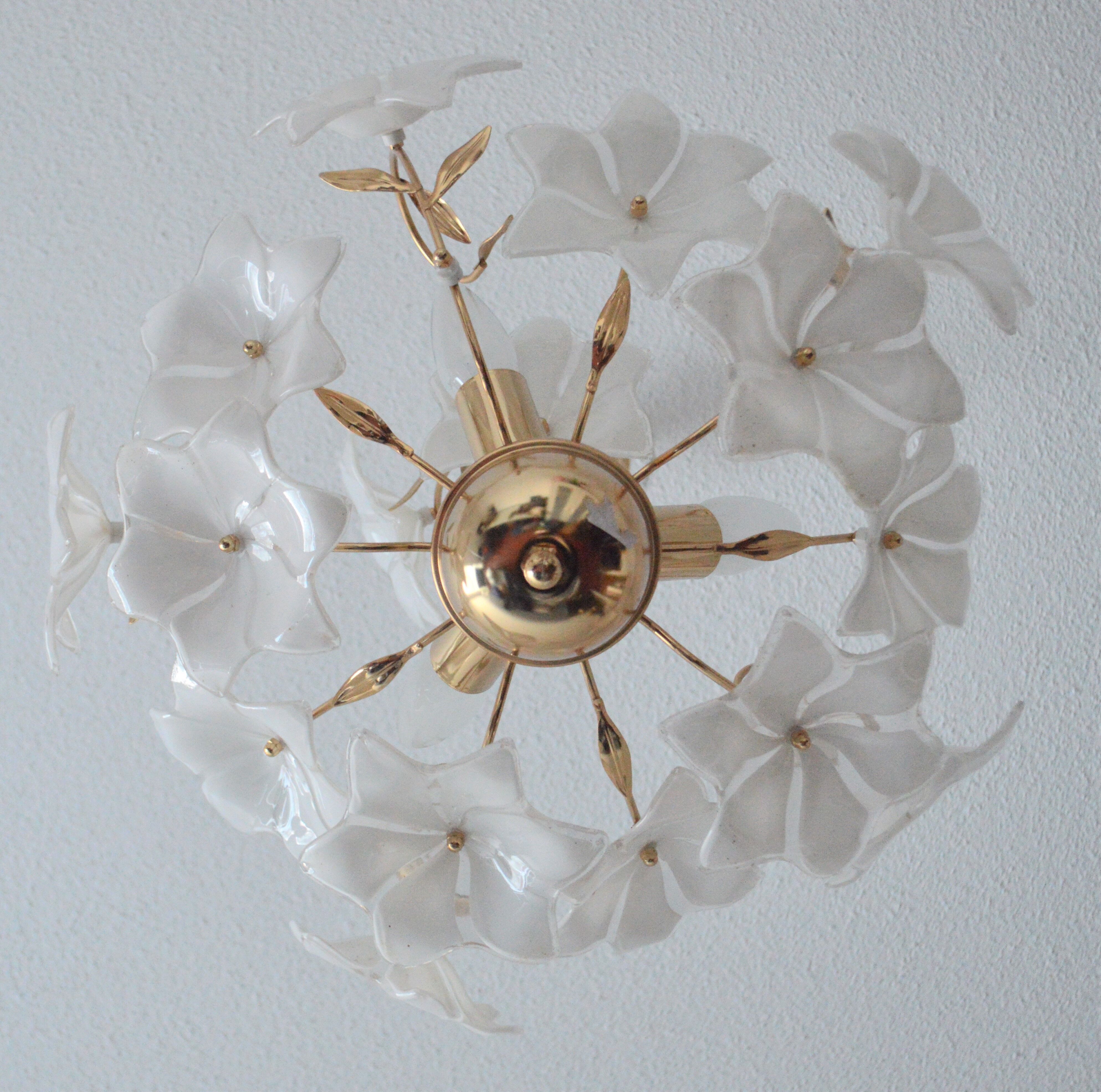 Italian lamp design glass flowers of the 70s