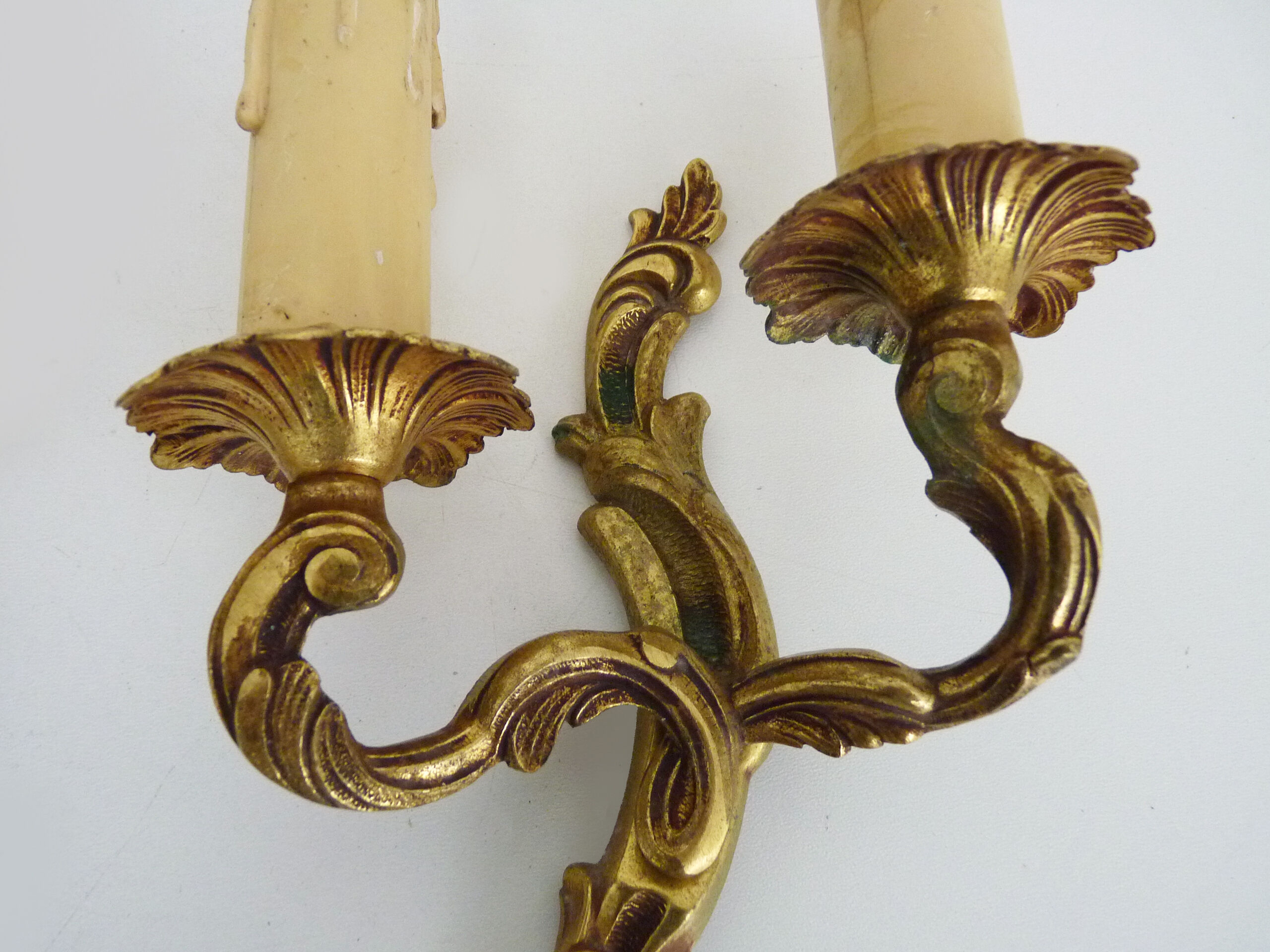 Old pair of wall sconces with double fires in real bronze, acanthus leaf. Year 50
