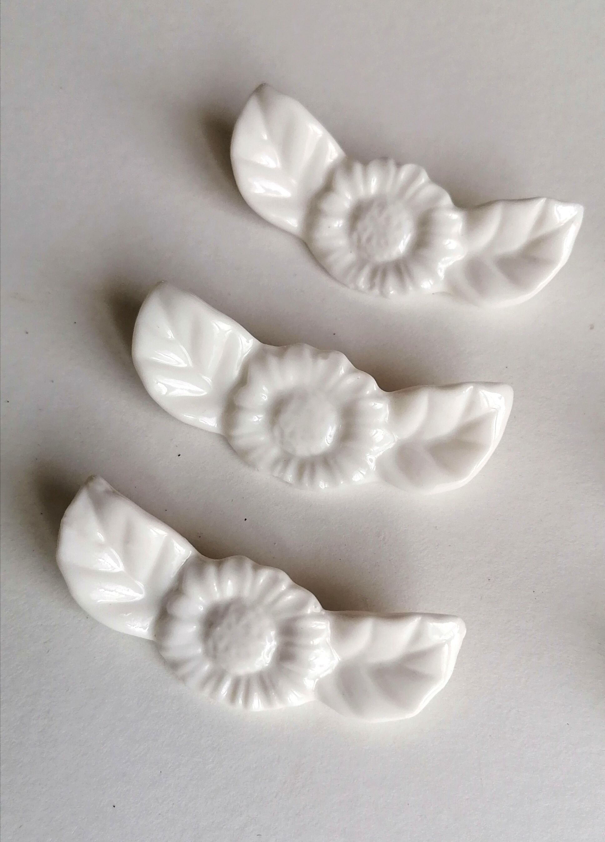 6 porte couteaux en porcelaine blanche
