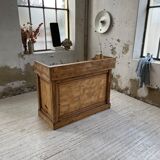 Trading counter central island pine