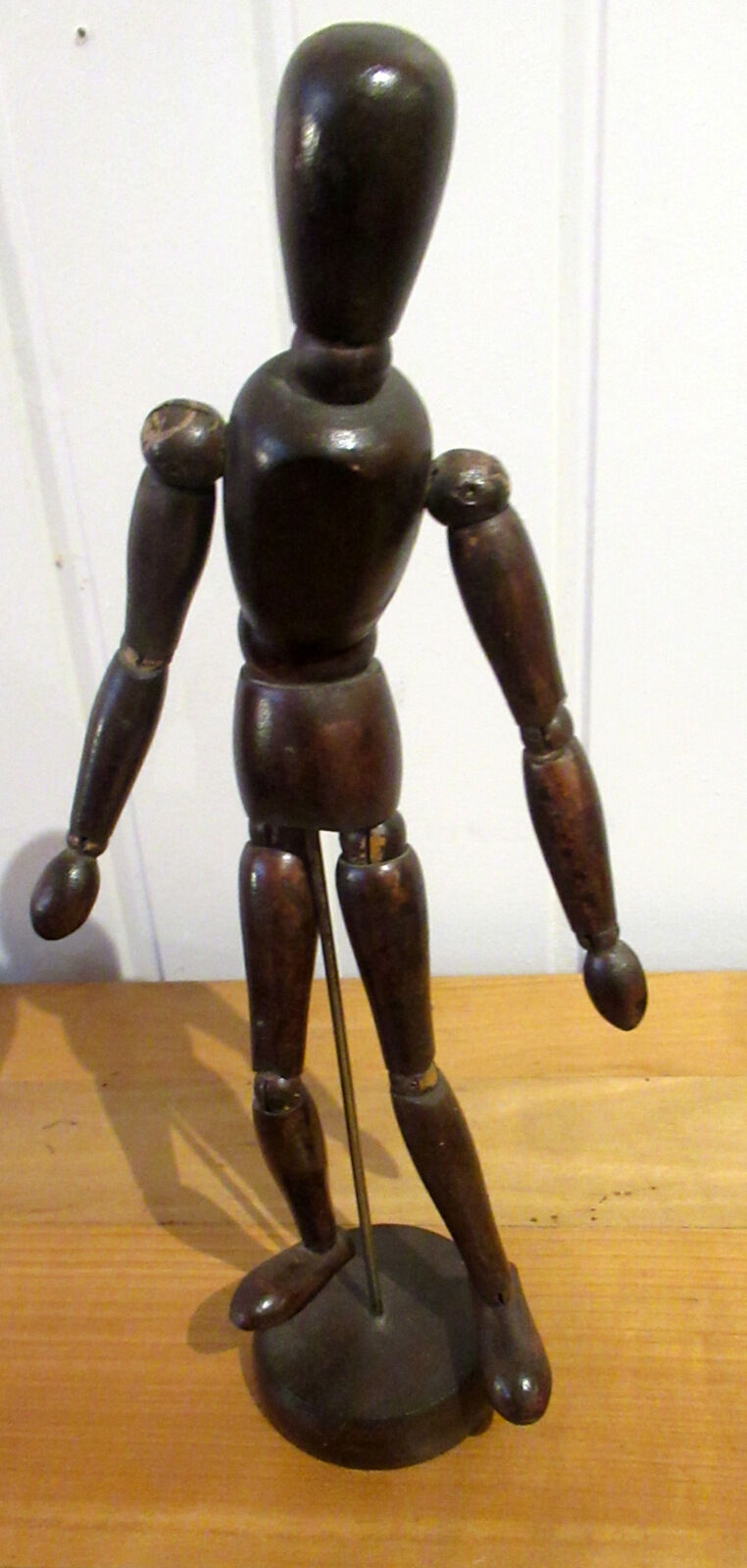 Articulated wooden mannequin