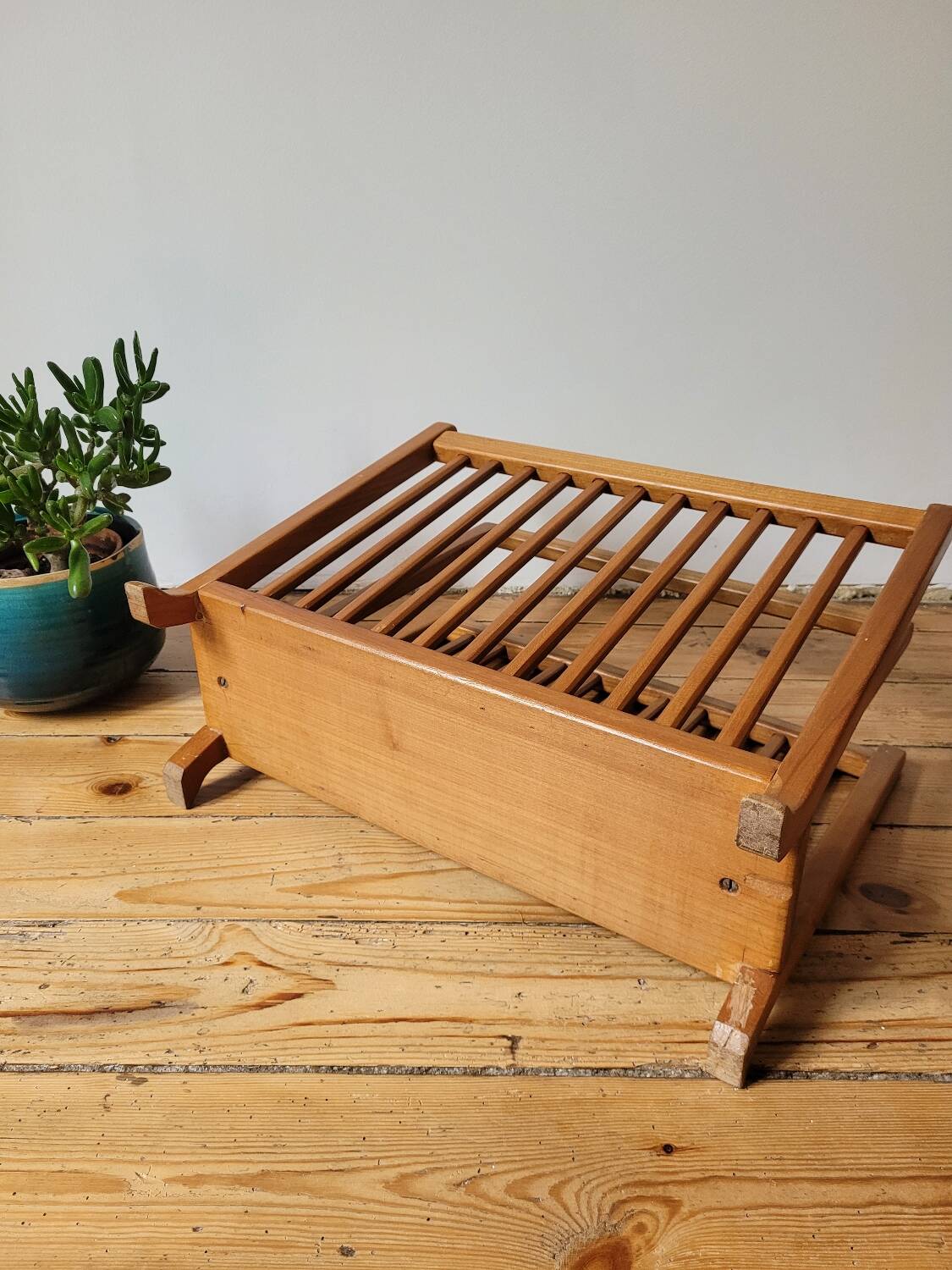 Light wood magazine rack
