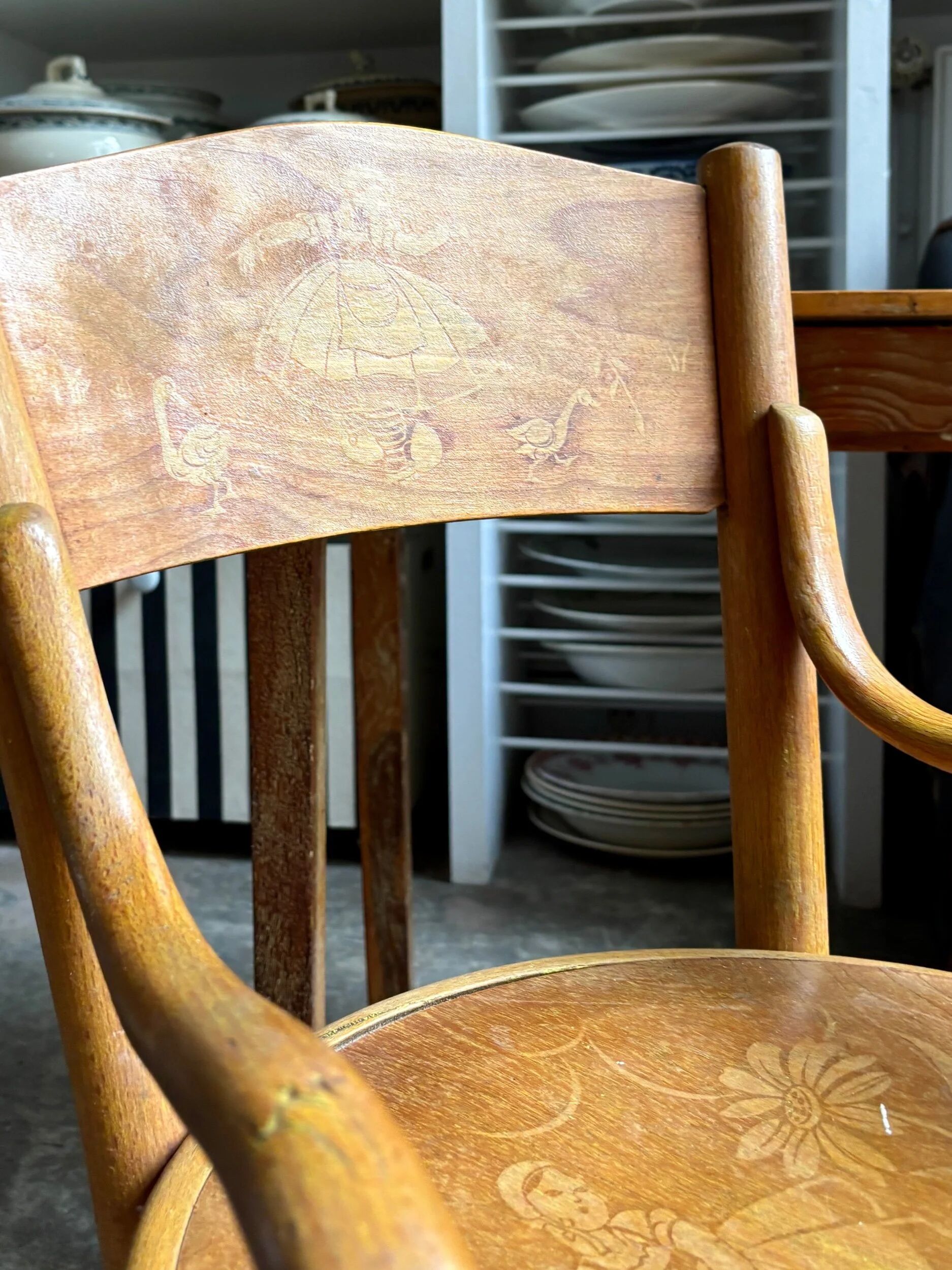 Fischel children's chair in curved wood and desk with 1 drawer