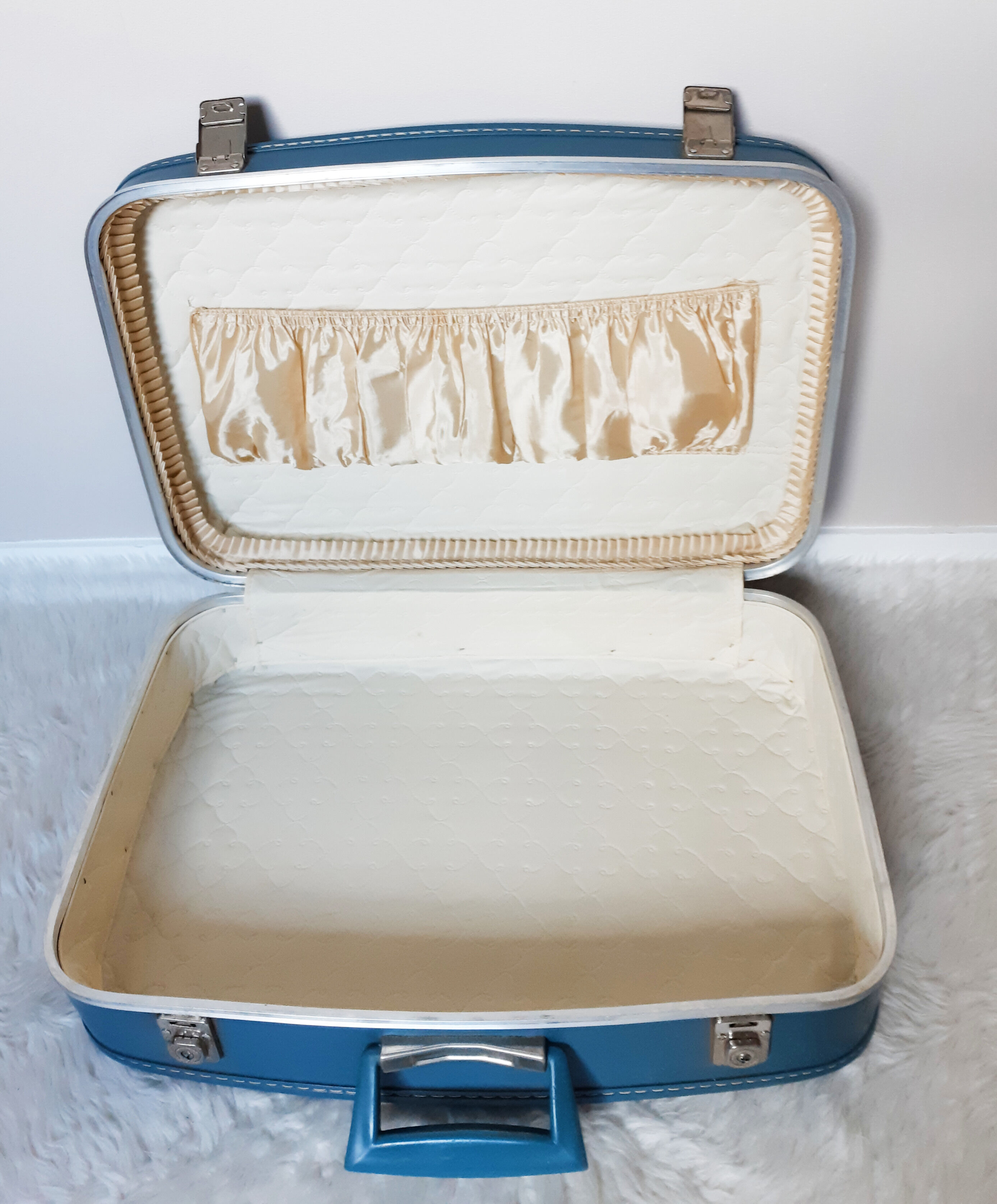 Blue "Hotesse" suitcase