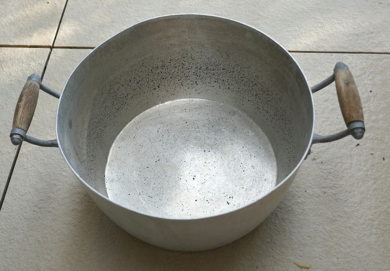 Pot in pure aluminum Le Trèfle