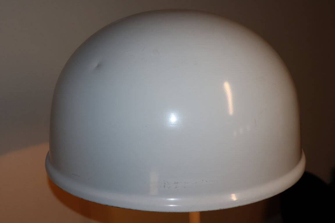 Vintage floor lamp in white lacquered metal, 1970