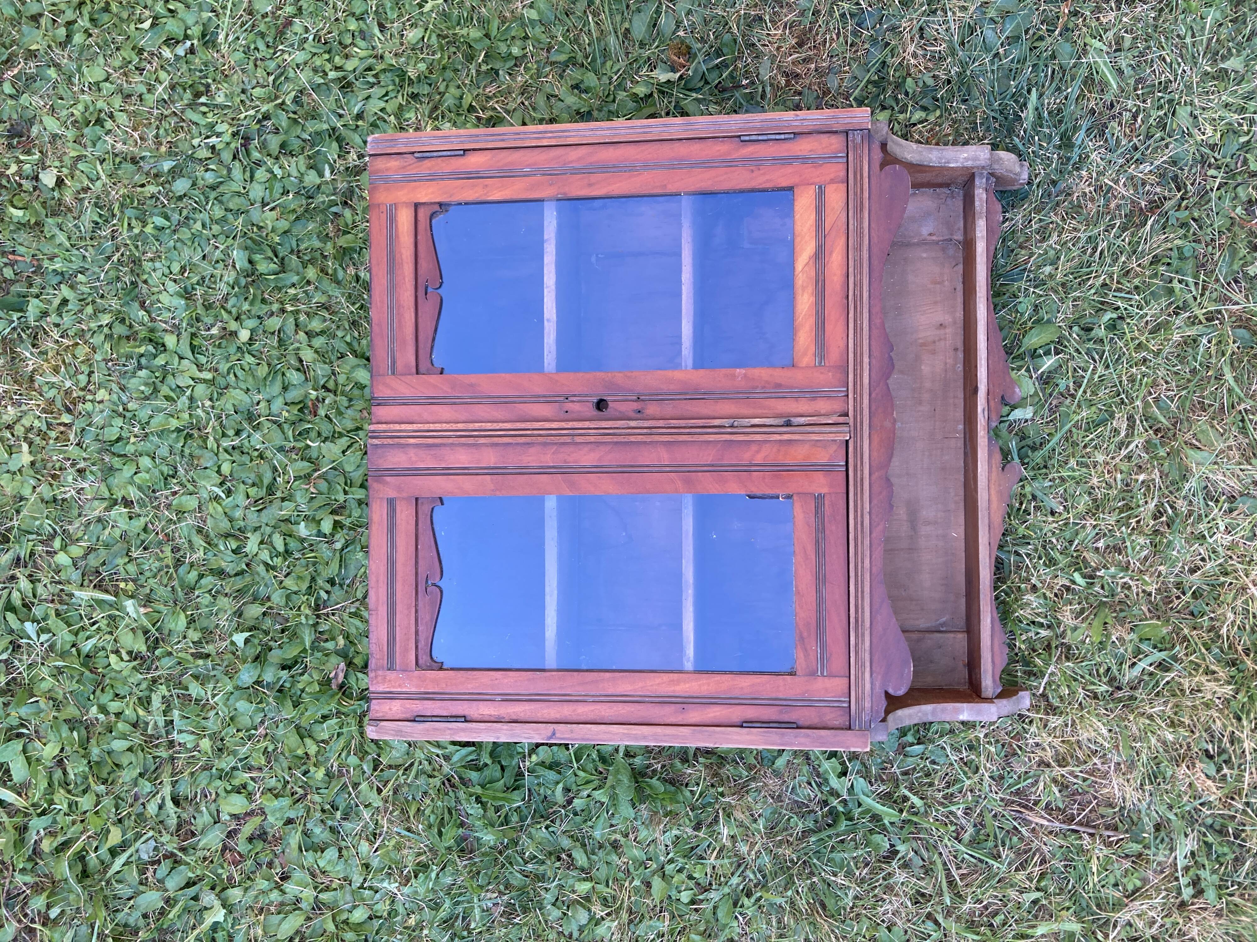 Wall display cabinet