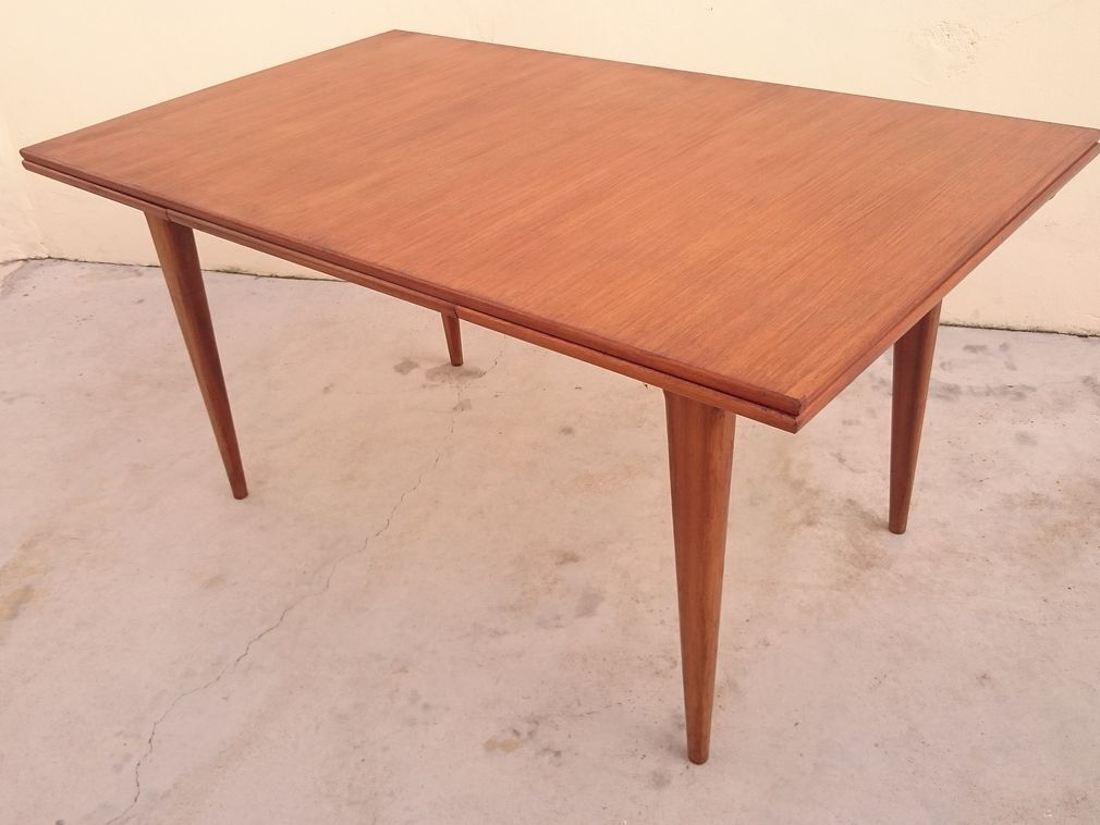 Scandinavian table in teak with  extensions