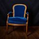 Paire de fauteuils de style Louis XVI rénovés en velours bleu
