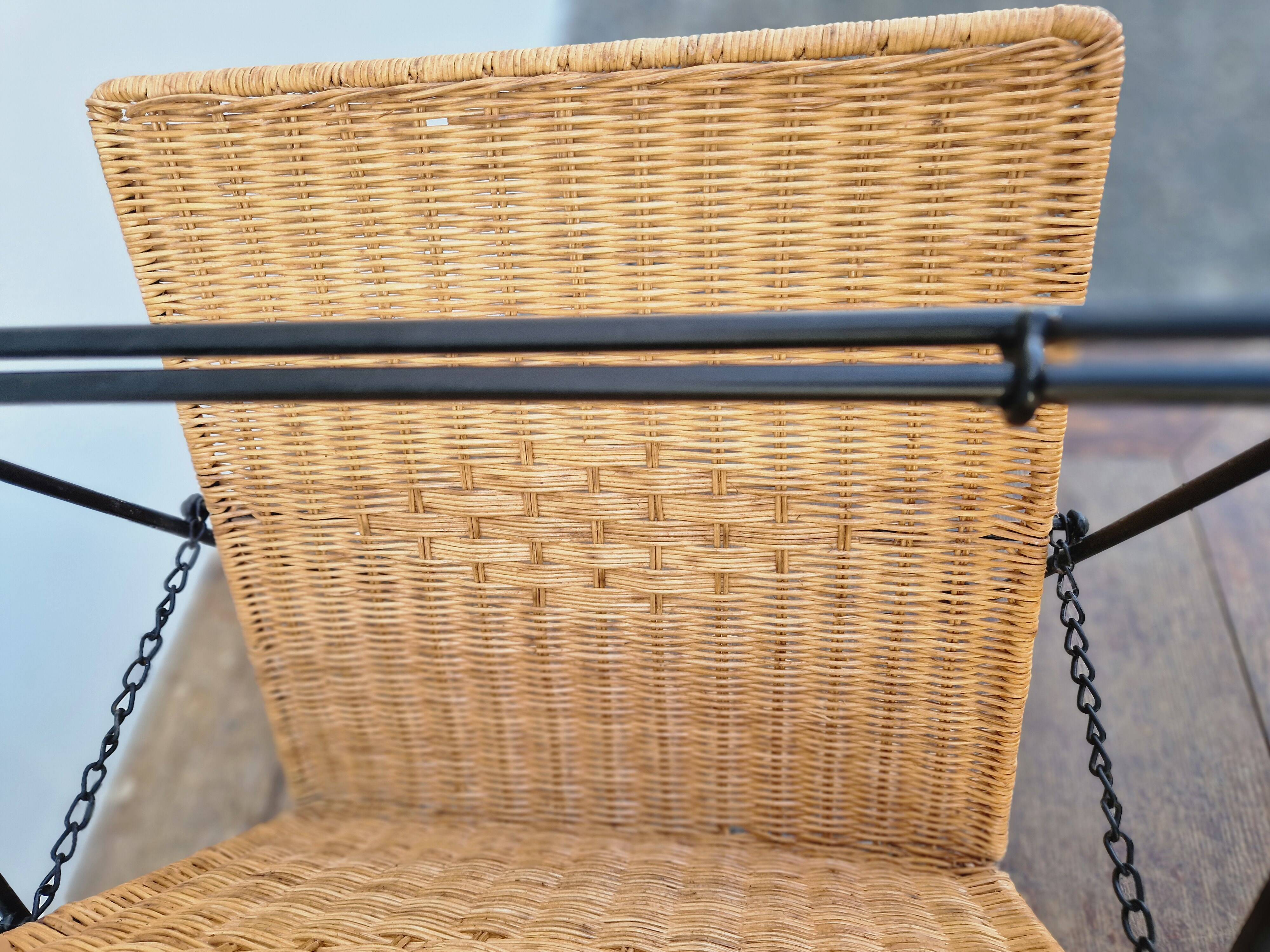 Foldable magazine rack in rattan and metal from the 60s/70s.