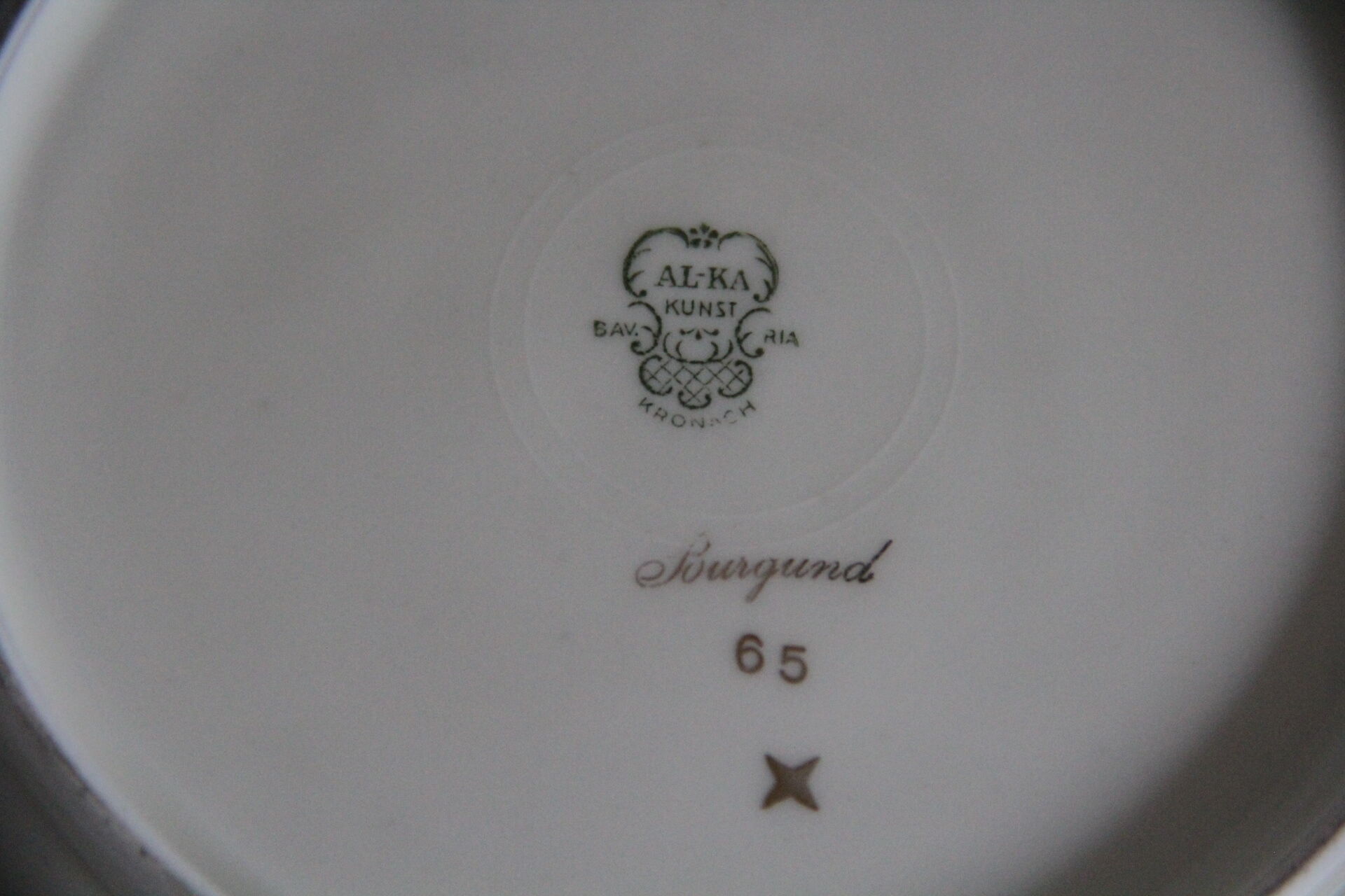 Two dessert plates, Bavarian porcelain garnet and gold