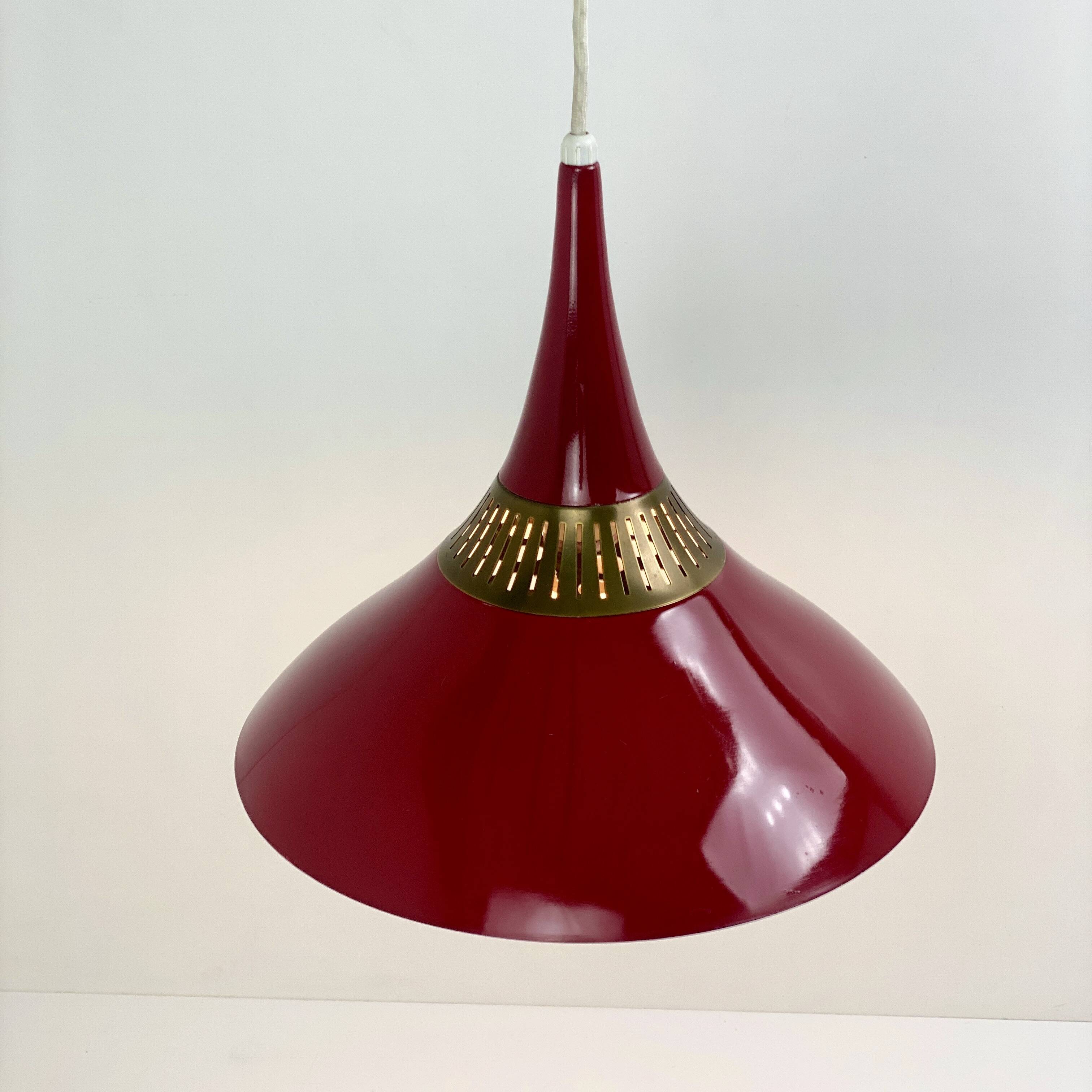 Scandinavian pendant light in red metal and brass, 1960