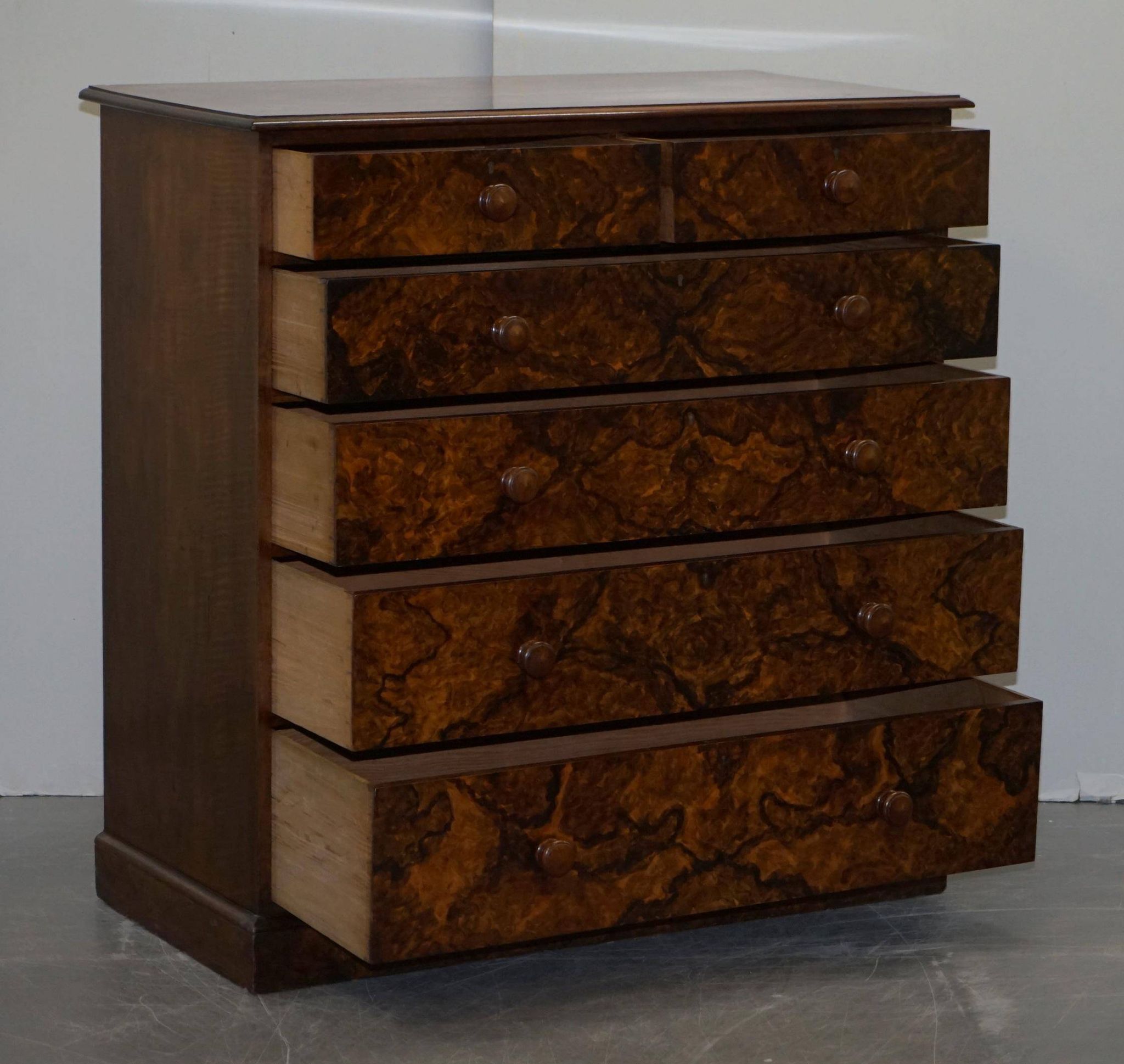 Commode militaire Howard & Son 1881 par Sir C Pigott