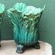 Paire de cache pots en barbotine, feuilles de chou