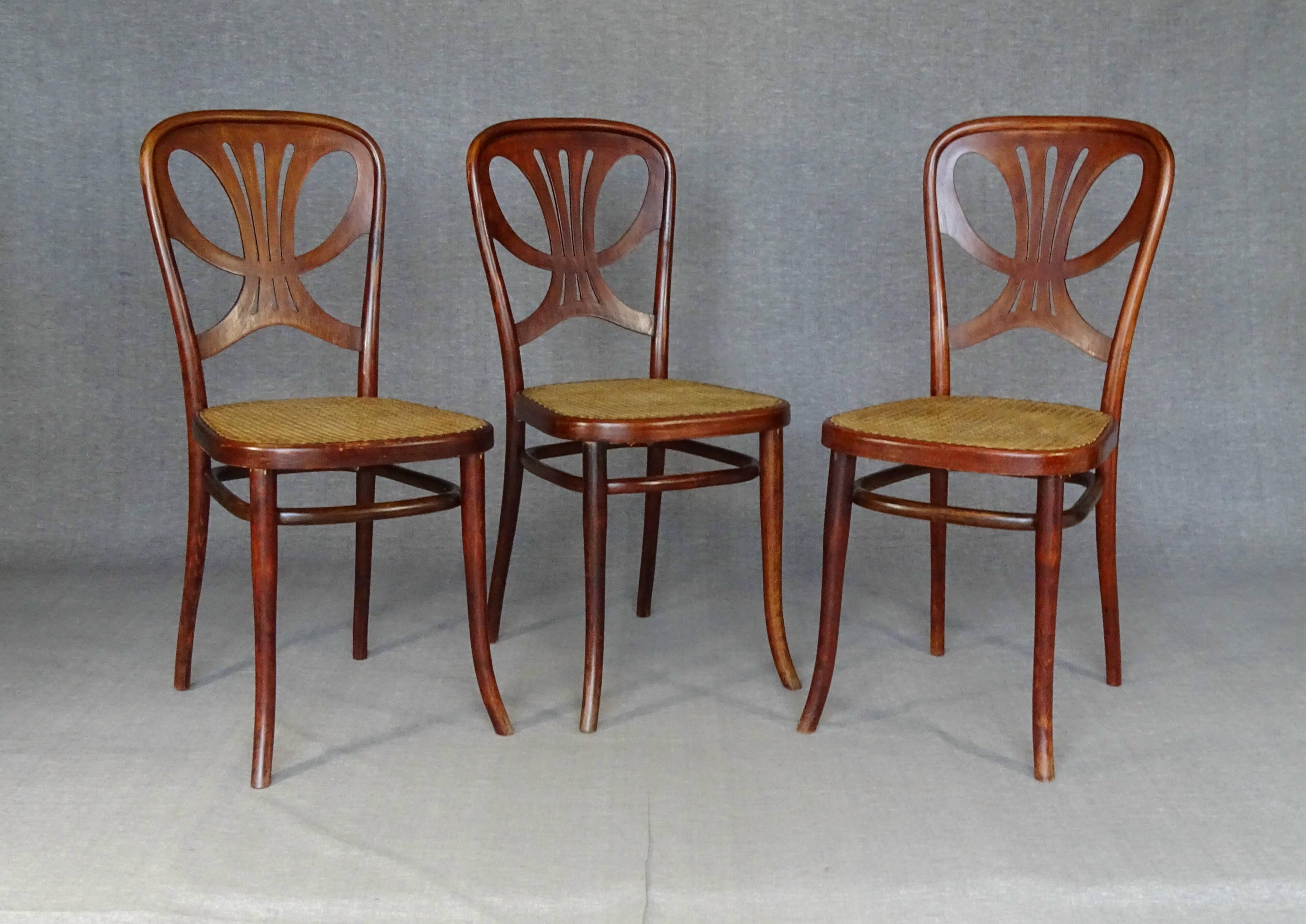 3 chaises Thonet N° 642 de 1910 "rare modéle papillon"
