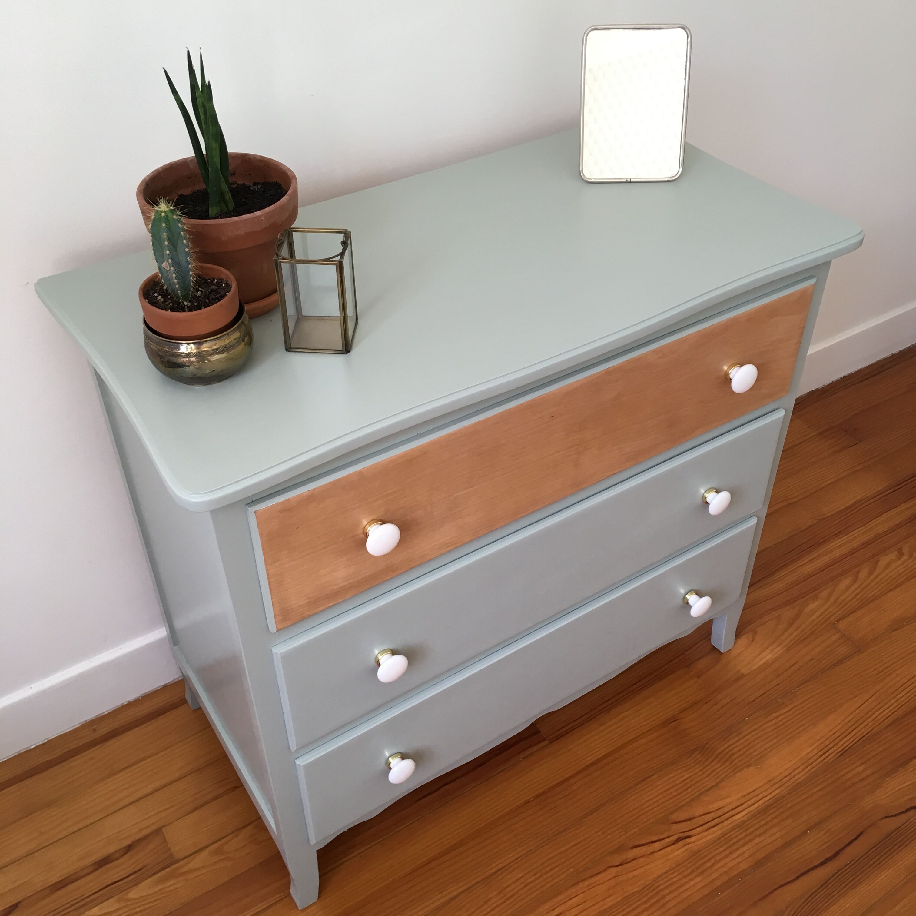 Dresser wooden three drawers