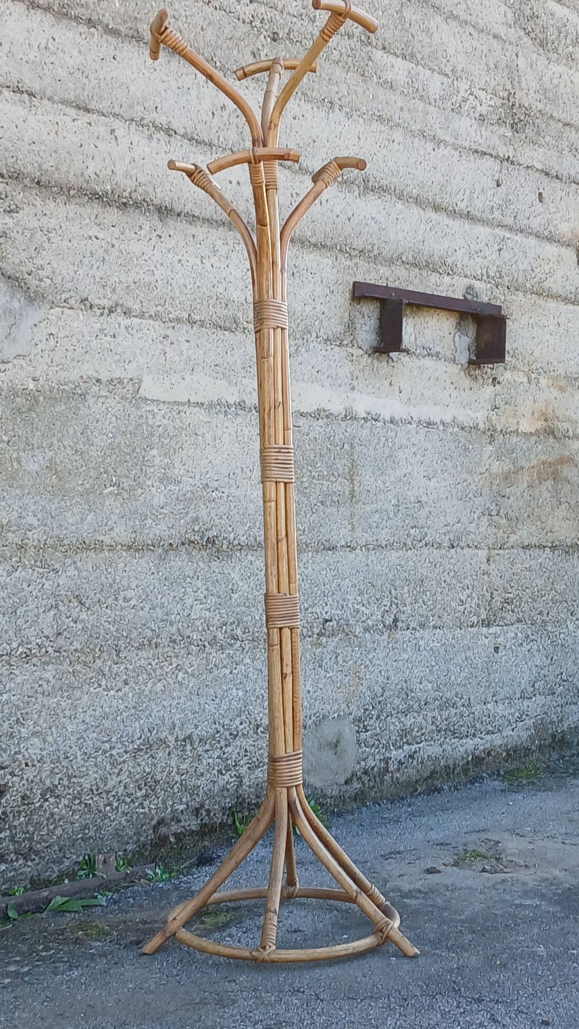 Coat rack parrot in rattan and bamboo