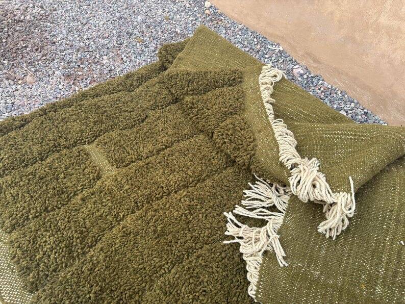 Handmade traditional pure wool rug in green, size 150 x 250 cm.