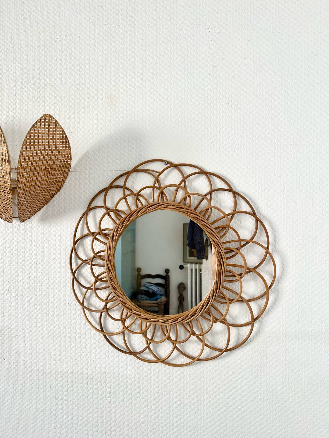 Vintage rattan flower mirror