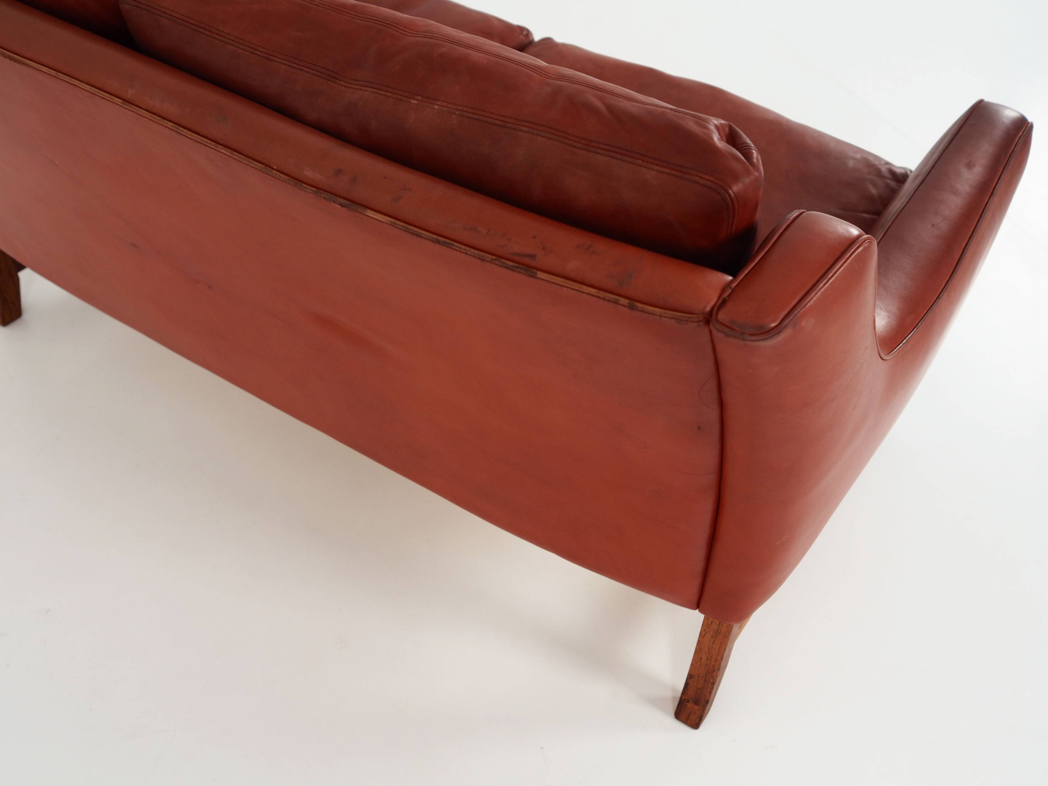 Red leather sofa, Scandinavian design, 1960s, designer: Fredrik Kayser, production: Vatne Møbler