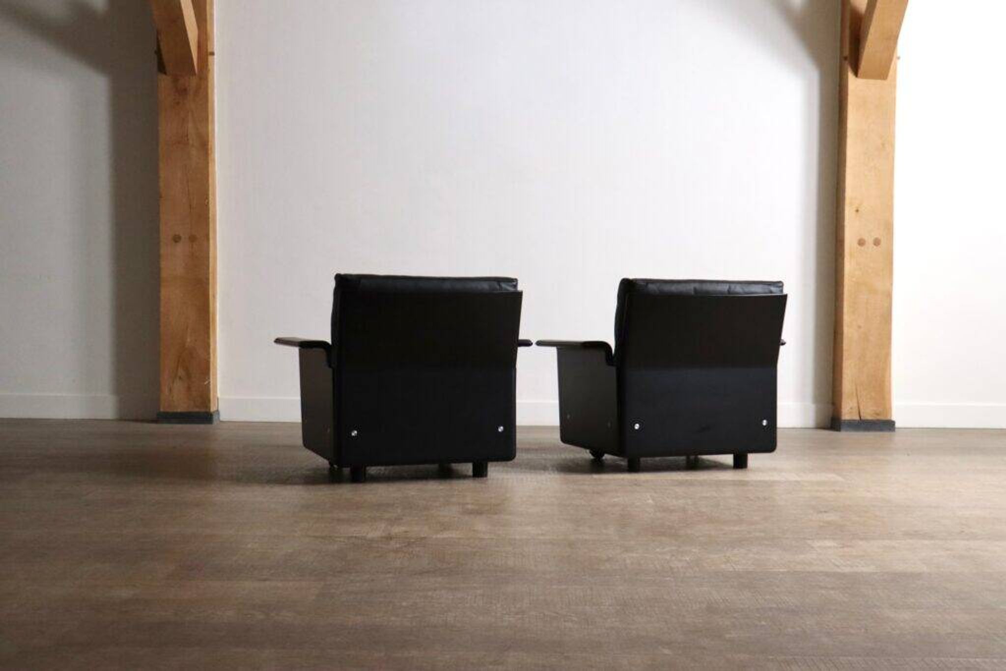 Pair of Dieter Rams Model 620 lounge chairs black leather for Vitsoe 1980s