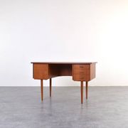 Bureau en teck danois des années 1960.
