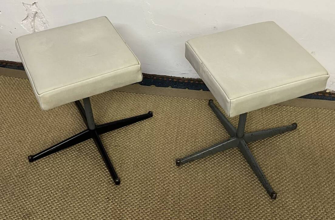 Paire de tabourets métal et skaï vintage
