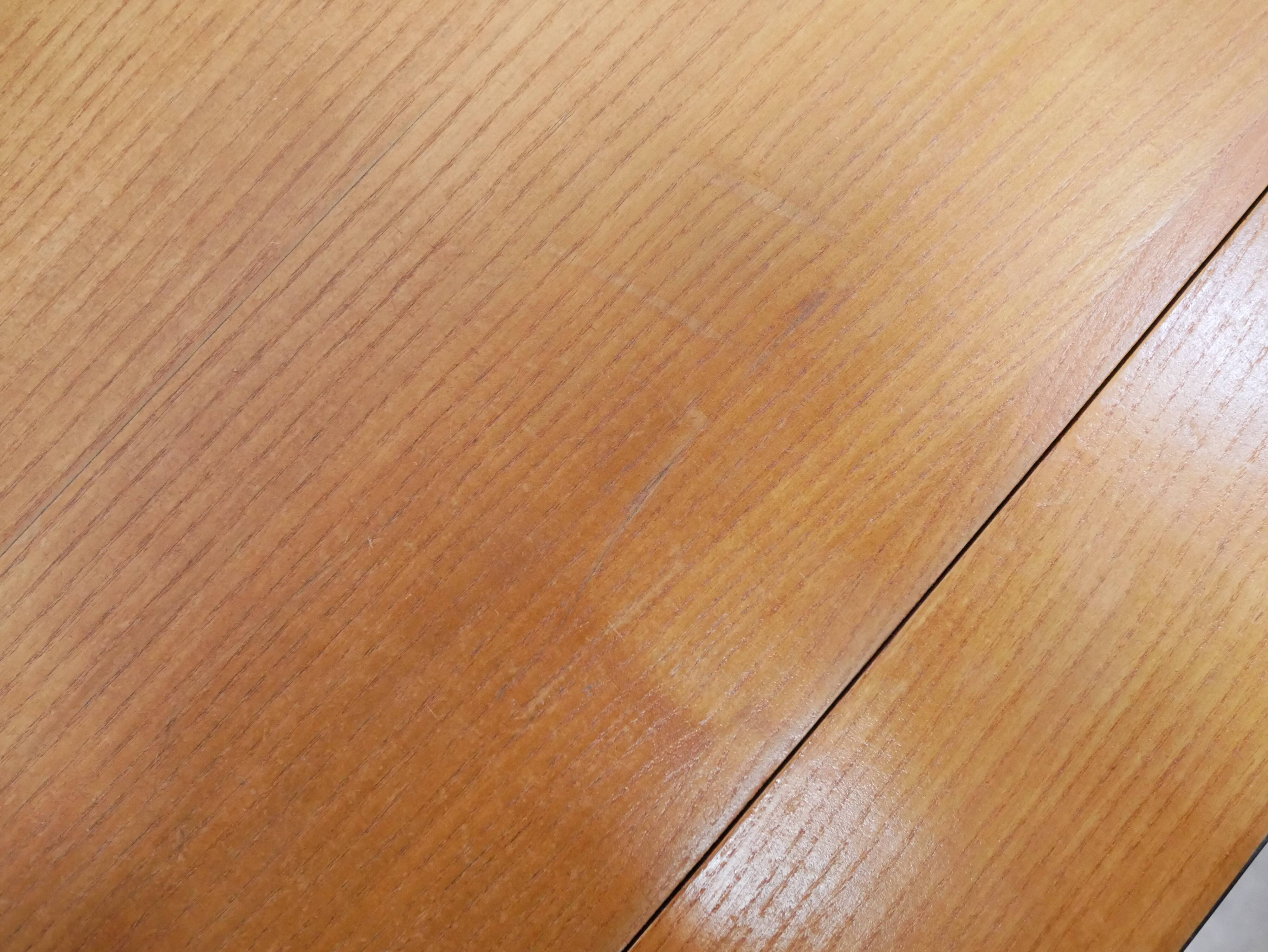 Table pliante vintage en bois et métal