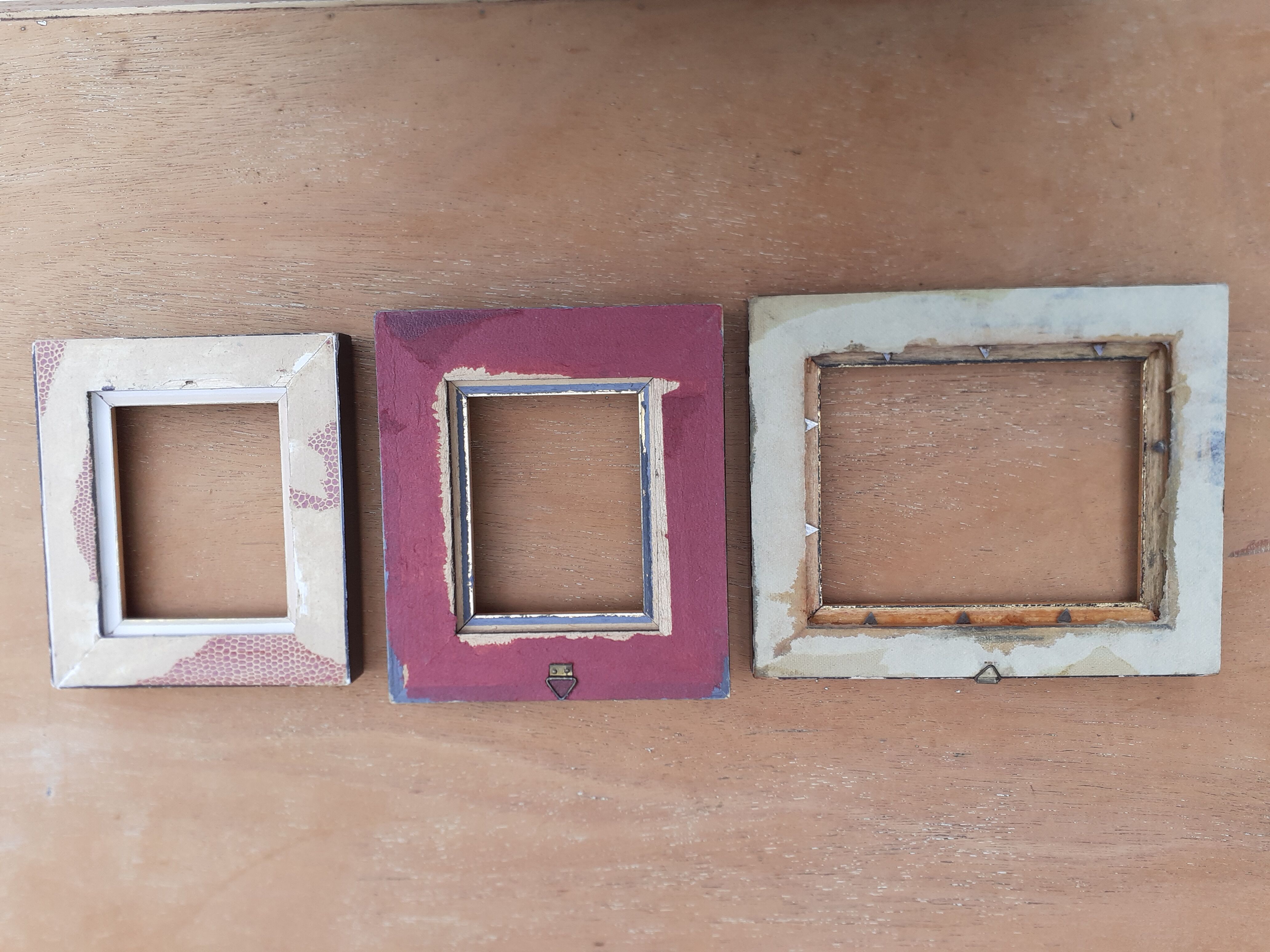 Lot of 3 old gilded and black frames
