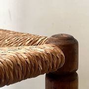 Chaise paillée d'angle "coin de feu" en bois tourné et perlé