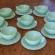Lot de 9 tasses et soucoupes en opaline