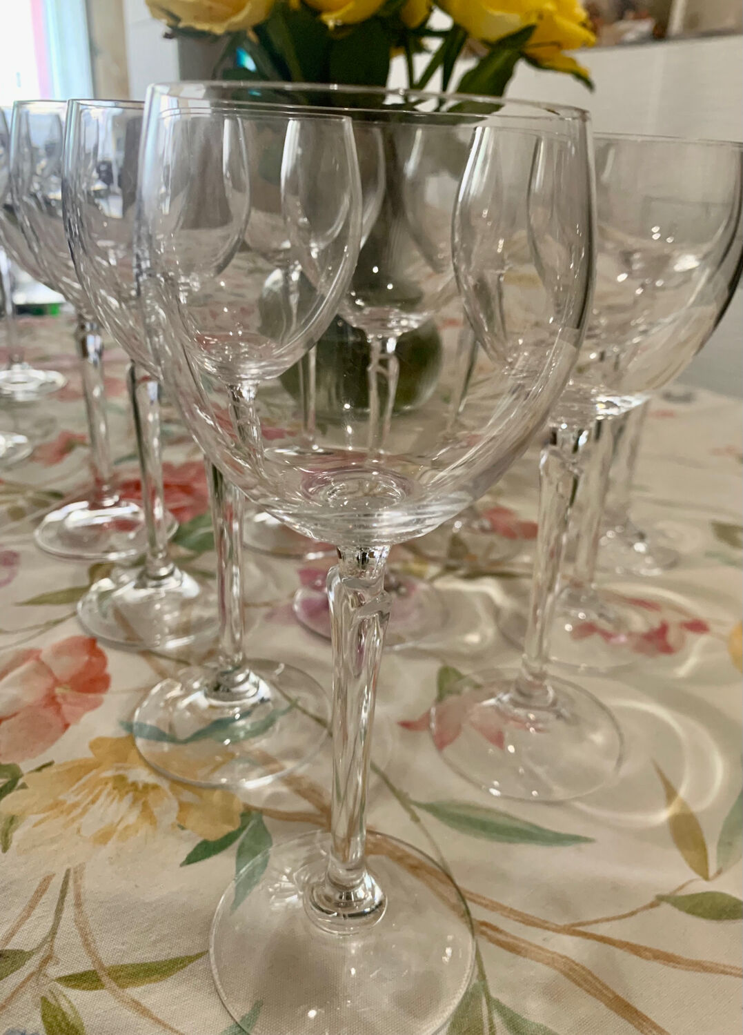 Crystal wine glasses (bud-shaped foot)