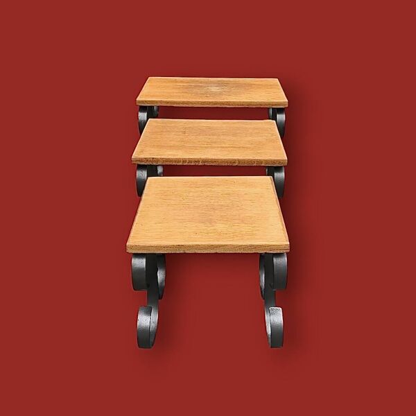 Trio de tables gigognes en bois et fer forgé – style brutaliste – années 60