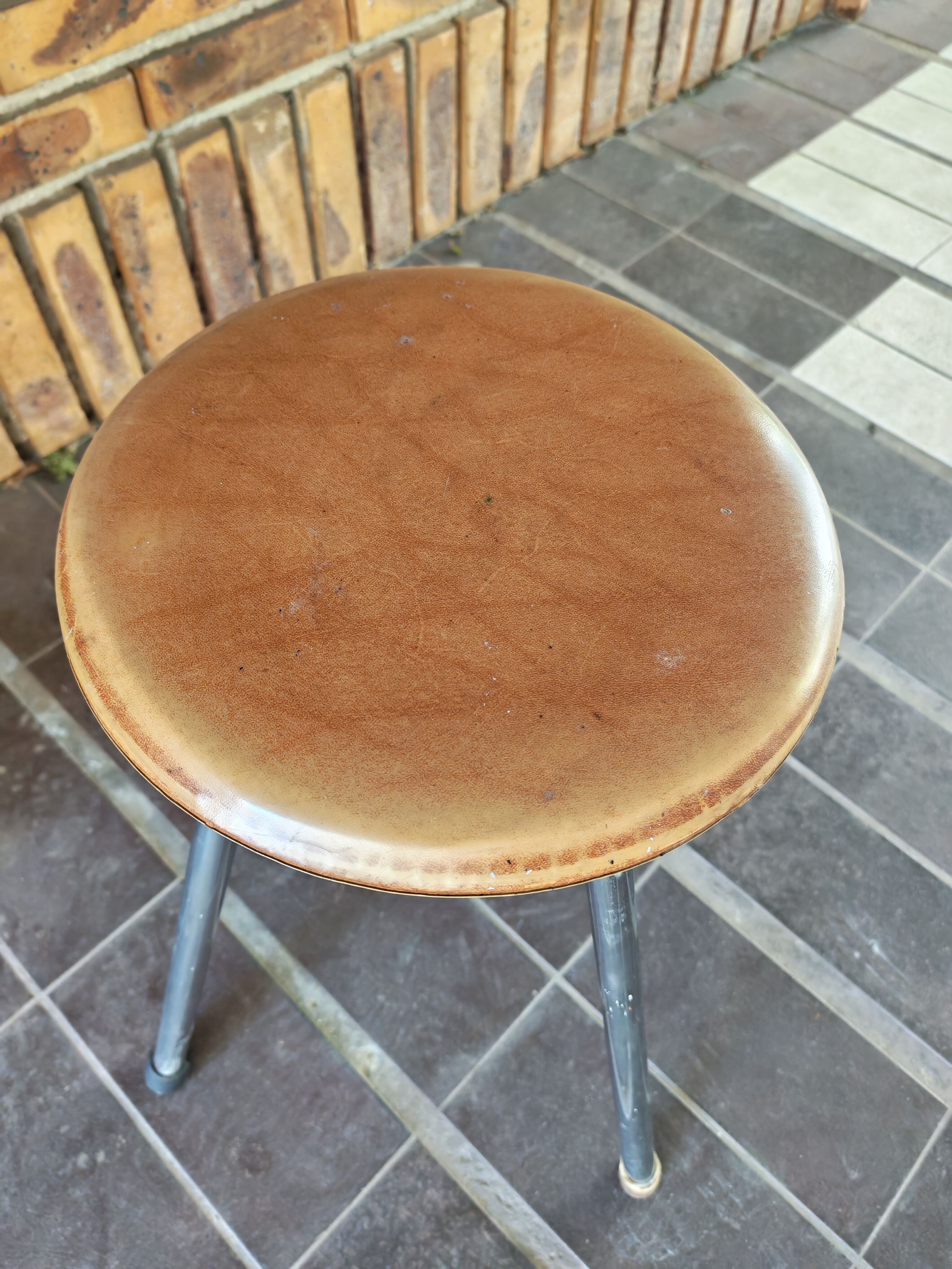 Industrial tripod stool with screw Jide Limoges 1950