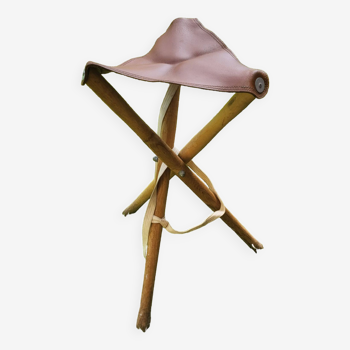 Tripod stool in leather and wood