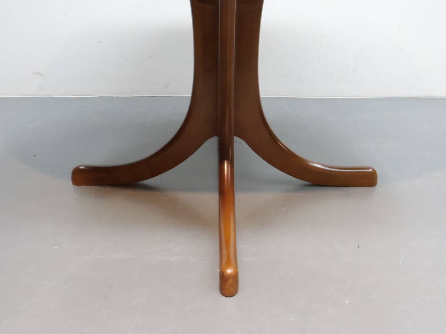 eettafel Lubke notenhout verlengbaar ovaal