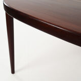 Table ovale, recouverte de placage de palissandre, années 70