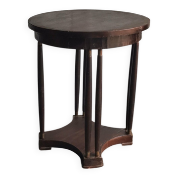 Art Nouveau side table in brown mahogany, circa 1920, with sculpted lines.