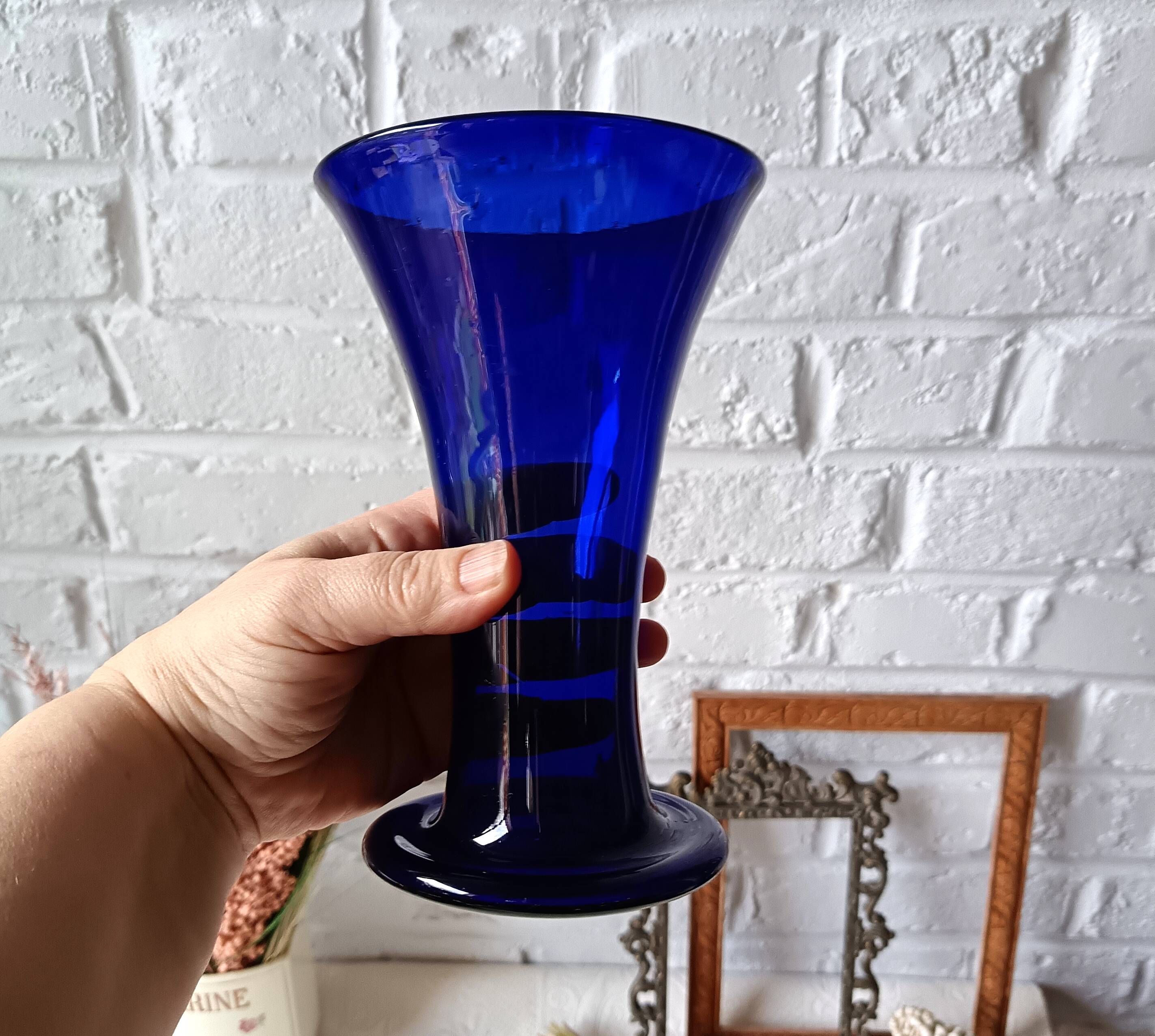 Pair of cobalt blue vases in blown glass, handmade.