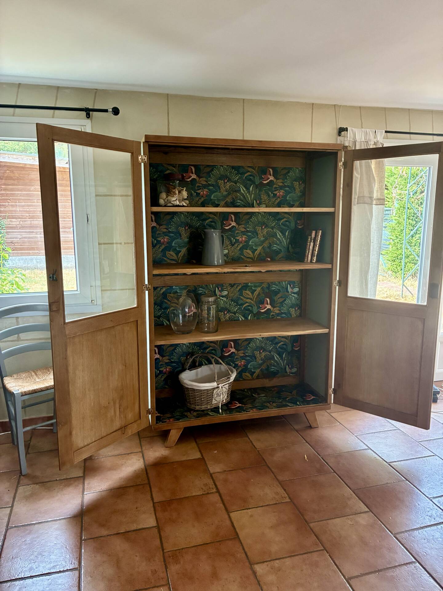 Cupboard/display cabinet/dish cabinet
