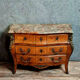 Commode Louis XV galbée a décors aux espagnolettes vers 1850-1880